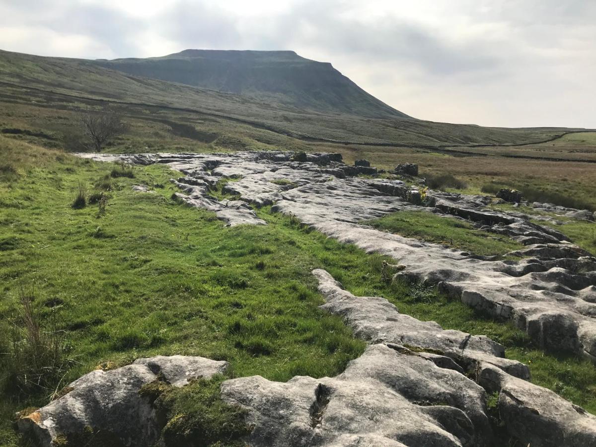 Old School House - Yorkshire Three Peaks Challenge Weathercote Eksteriør bilde